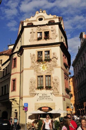 Jugendstilfassade : Jugendstilfassade eines Gasthauses in der Karlsgasse, Stare Mesto