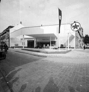 Eröffnung einer Caltex-Großtankstelle in der Amalienstraße 14/Ecke Bürgerstraße.