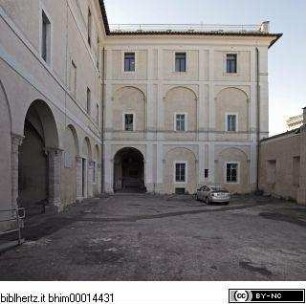 Palazzo del Municipio & Ehemals Palazzo Orsini, Cortile