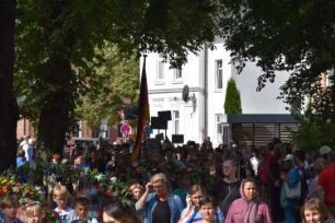 Bad Oldesloe: Kindervogelschießen: Am Bürgerpark Blickrichtung Südwesten: Einzug auf den Exer: Überblick Festumzug: 13. Juli 2023