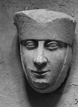 Maske vom Obergadenfenster des Langhauses, Südseite