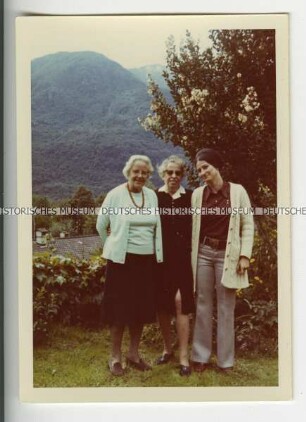 Hannah Arendt mit Freundin Anne Weil und Großcousine Edna Brocke