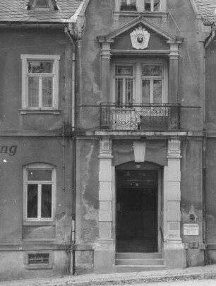 Bärenstein (Altenberg-Bärenstein), Markt 1. Rathaus. Mittelbau mit Portal und Balkon