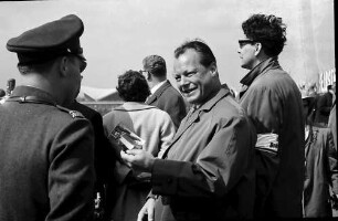 Berlin: Willy Brandt und Schupo
