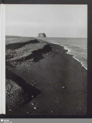 Am schwarzen Strand von Stromboli