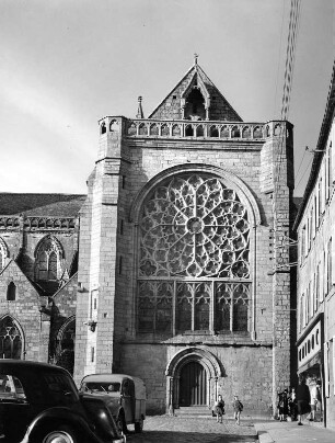 Saint-Pol-de-Léon. Chapelle Notre-Dame-du-Kreisker (1386/1400 und 1436-1472). Ansicht mit Fensterrosette und Portal