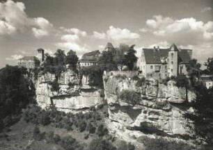 Hohnstein. Burg über den Bärengarten von Süden