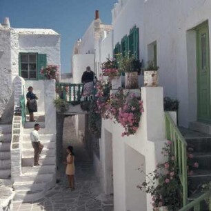 Folégandros, Chora. Blumengasse im Kastron