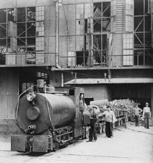 Feuerlose Lokomotive : Technikgeschichte | Technologie | Eisen und Stahl | Gewinnung und Verarbeitung