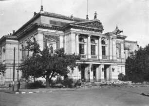 Gewandhaus, zerstört und ausgebrannt durch Bombenangriff