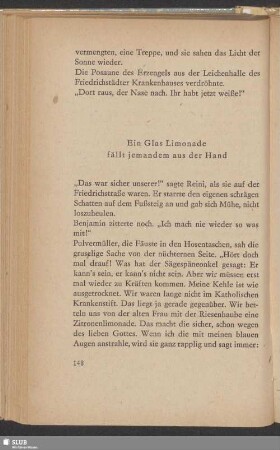 Ein Glas Limonade fällt jemandem aus der Hand