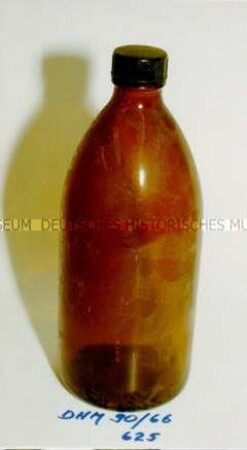 Leere Glasflasche mit Schraubverschluss