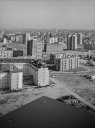 Panorama, Bild 3 von 5. Blick vom Axel-Springer-Verlagshaus über Waldeckpark, Otto-Suhr-Siedlung Richtung Lindenstraße.. Berlin-Kreuzberg, Axel-Springer-Straße 65