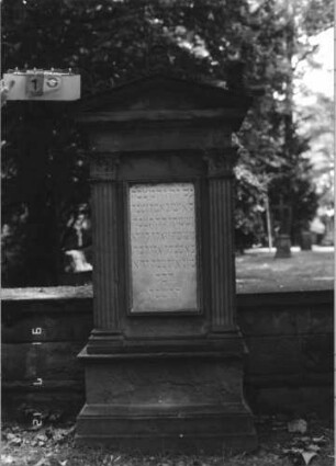 Grabstein 10 [Hahn S. 61 Grab-Nr. 1609]