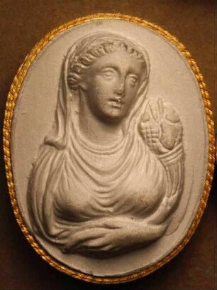 Brustbild der Göttin Eirene oder Copia mit Füllhorn (Daktyliothek, Das Alterthum nach Lippert und Visconti)