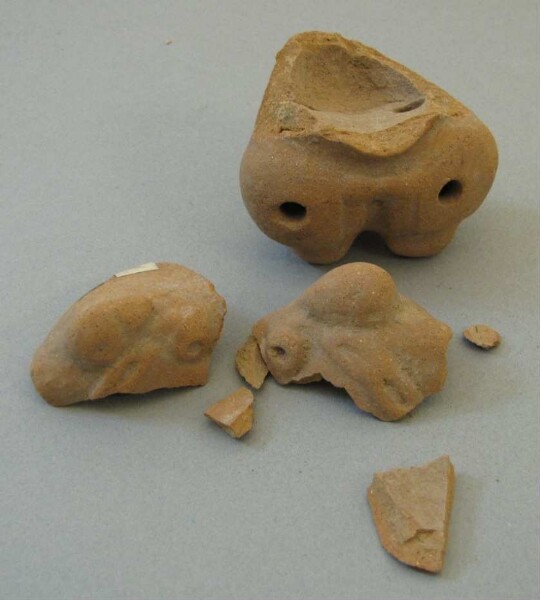 Clay pipe (fragments)