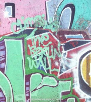 CLimBiNG The BeRLiN WALL..