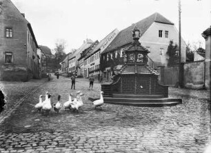 Kohren-Sahlis. Markt. Ansicht mit Töpferbrunnen (1928, K. Feuerriegel)