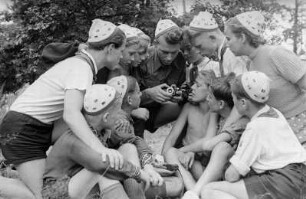Pionierrepublik "Ernst Thälmann" in Wuhlheide : Pioniere mit Fotoapparaten