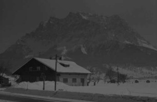 Lermoos: Zugspitze, Vordergrund Haus