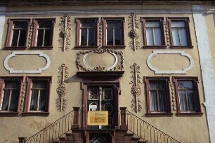 Sangerhausen. Patrizierhaus Markt 5. Hauptfassade mit doppelläufiger Freitreppe