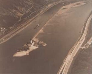 Rhein bei Kaub mit Niedrigwasser