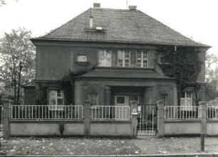 Dresden-Loschwitz, Judeichstraße 3. Villa (bezeichnet 1923; C. A. L. Materne)