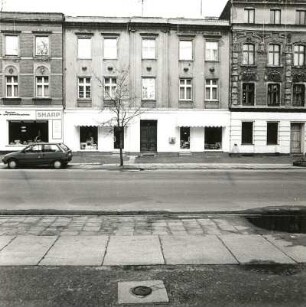 Cottbus, Karl-Liebknecht-Straße 104. Wohnhaus mit Laden (A. 20. Jh.)