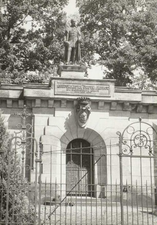 Stauffenberg-Allee (Carola-Allee, Heeresallee, Dr. Kurt-Fischer-Allee)