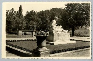 Stadtgarten - Liegende Flora