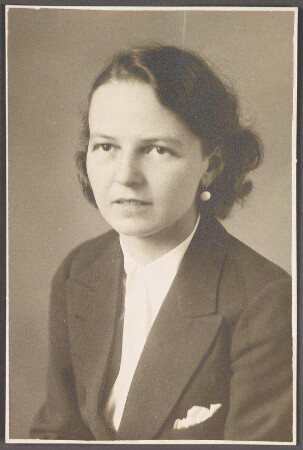 Charlotte M. Kölle, Sekretärin