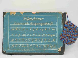 Schiefertafel - Büchner mit buntem Läppchen