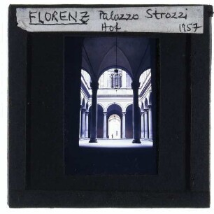 Florenz, Palazzo Strozzi : Hof