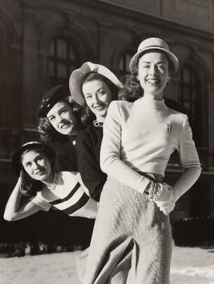 "Three Headed Girl", Modeaufnahme, Modelle Dorian Leigh (2.) und Janet Stephenson (4.)