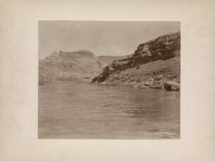 Auf dem Tigris : Blick auf den Tigris. An den Ufern Felswände.
