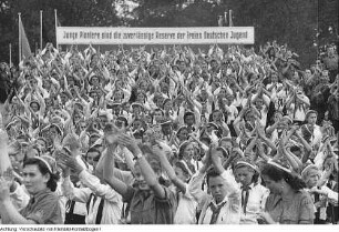 Dresden. Pionierorganisation "Ernst Thälmann". I. Pioniertreffen, Appell, 18.-25. August 1952