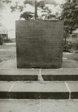 Denkmal für die Gefallenen des 1. Weltkrieges : Denkmal für die Gefallenen des 1. Weltkrieges. Sandstein (nach 1918). Großhartmannsdorf