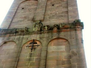 Hirsau-Kloster St Peter und Paul-Klosterkirche-Nordwestturm (Eulenturm)-Romanisch um 1091-Ansicht von Norden-erstes Obergeschoß zum zweiten-plastische Figuren über Gesims im Detail