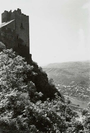 Burg Liebenstein : Blick von Burg Liebenstein (13.-15. Jh.) über den Rhein auf Bad Salzig