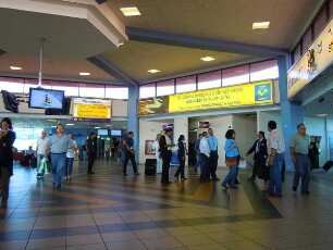 Flughafen Panama-City - Ausgangshalle : Ausgangshalle zu den Flugzeugen, aufgenommen am 16. September 2011 am Internationalen Flughafen Tocumen in Panama-City