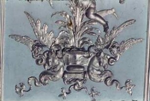 Stuckfelder mit ornamentalem und figuralem Dekor