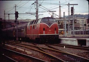 Stuttgart Hbf. Lok 221 121 DC 481 Stuttgart-Zürich