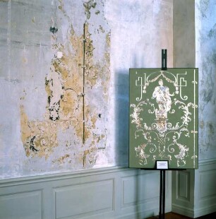Innendekoration des Schlafzimmers im Östlichen Appartement — Wanddekoration des Schlafzimmers im Östlichen Appartement — Bandelwerk mit weiblicher Figur
