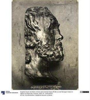 Der Mann mit der gebrochenen Nase (Profil) vor der fleckigen Wand im Atelier du Dépot des marbres