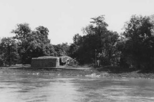 Beseitung zerstörter Bunker am Rhein im Bereich Karlsruhe