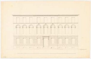 Fassade eines dreistöckigen Wohnhauses: Ansicht der Fassade