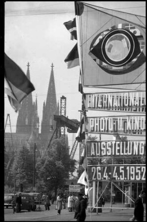 Köln: Photokina Transparent und Kölner Dom