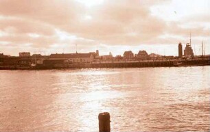 Cuxhaven: Silhouette des Hafens
