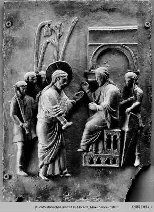 Bronzetür mit Szenen aus dem Leben Christi : Christus vor Kaiphas (oder Pilatus)