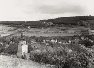 Wippra, Ortsansicht mit Dorfkirche von Nordwesten
